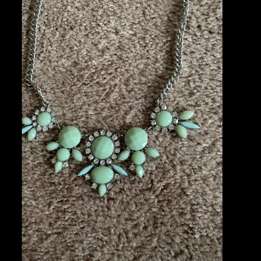Green statement Necklace - Picture 2 of 4